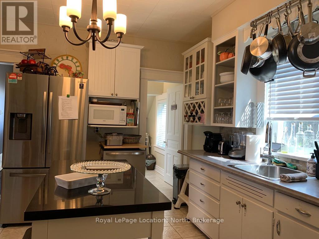 7 Edwin Street W, Meaford, ON - Indoor Photo Showing Kitchen With Double Sink