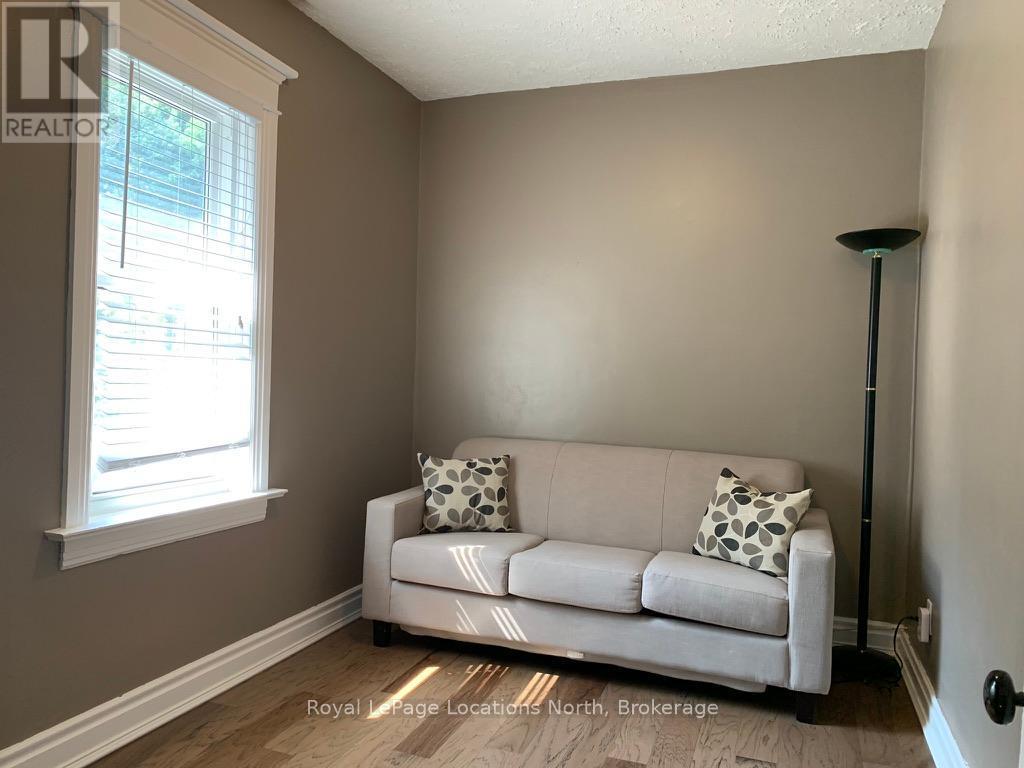 De - 7 Edwin Street W, Meaford, ON - Indoor