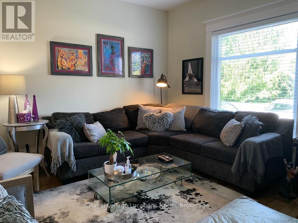 7 Edwin Street W, Meaford, ON - Indoor Photo Showing Living Room