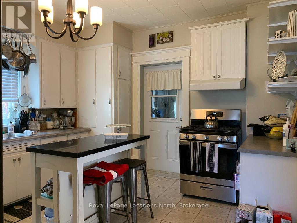 7 Edwin Street W, Meaford, ON - Indoor Photo Showing Kitchen