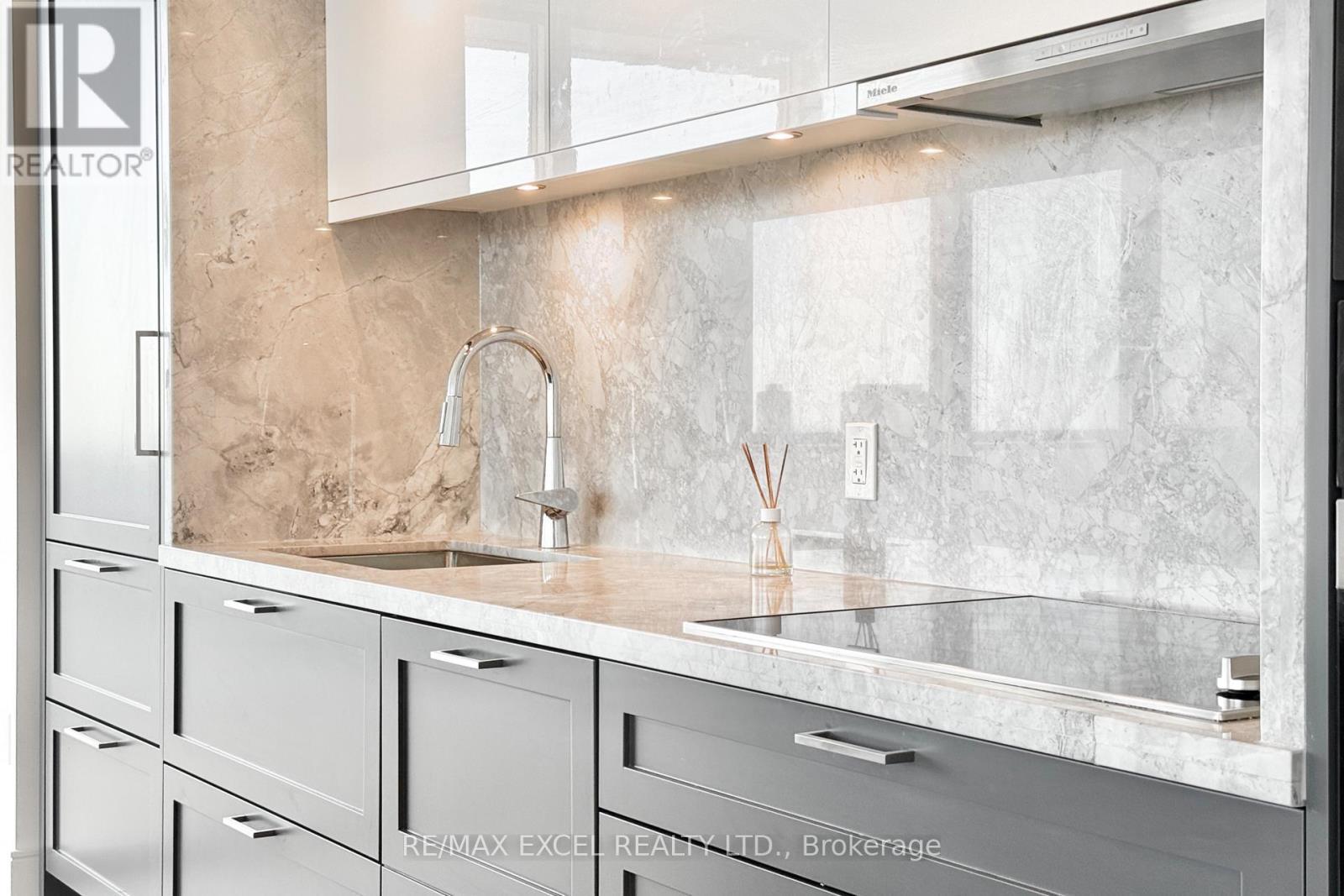 3409 - 30 Inn On The Park Drive, Toronto, ON - Indoor Photo Showing Kitchen