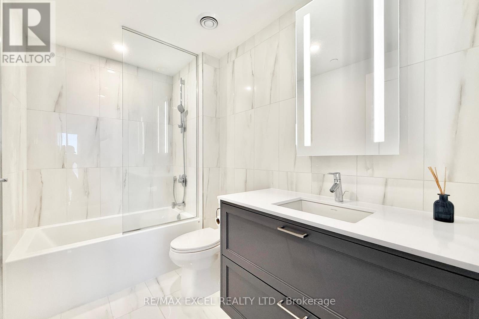 3409 - 30 Inn On The Park Drive, Toronto, ON - Indoor Photo Showing Bathroom