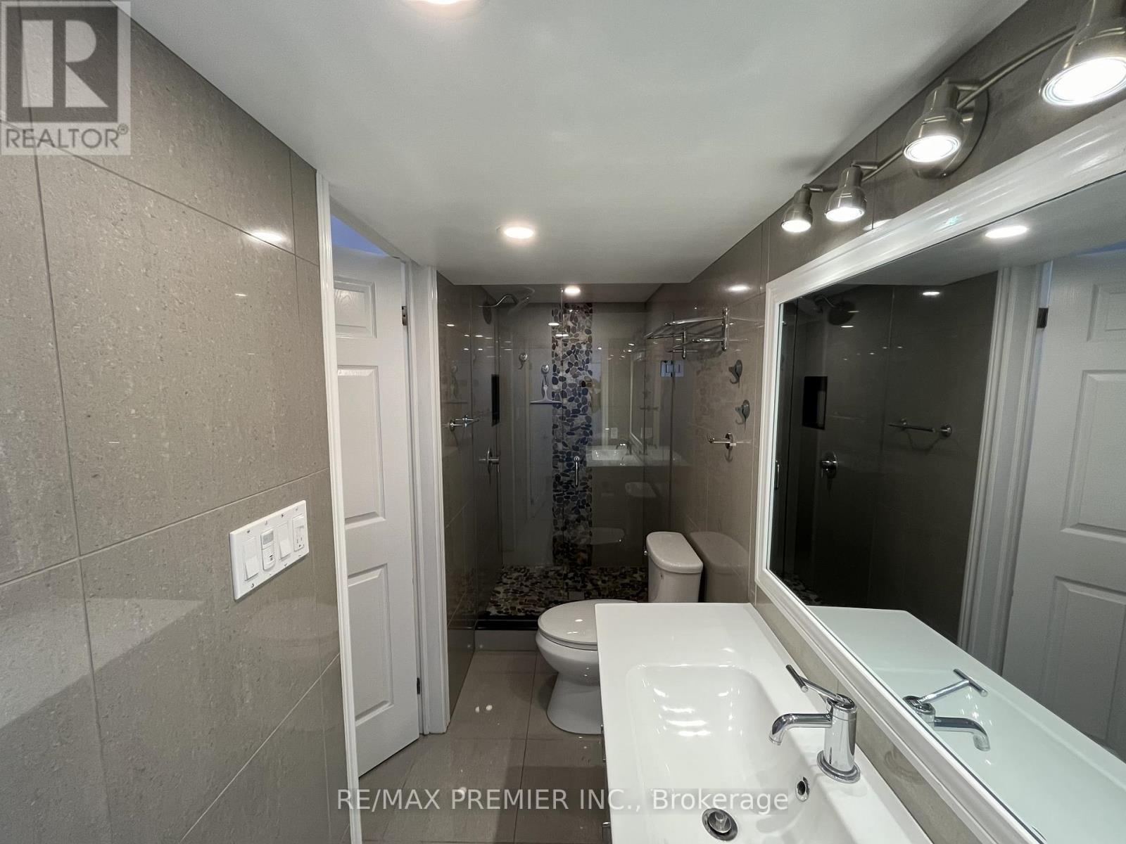 Bsmt - 126 Pioneer Lane, Vaughan, ON - Indoor Photo Showing Bathroom