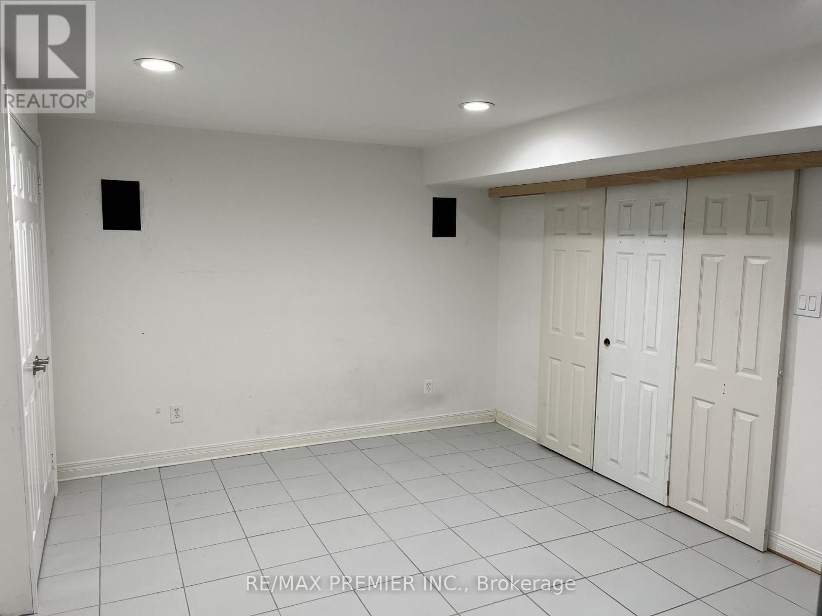 Bsmt - 126 Pioneer Lane, Vaughan, ON - Indoor Photo Showing Other Room