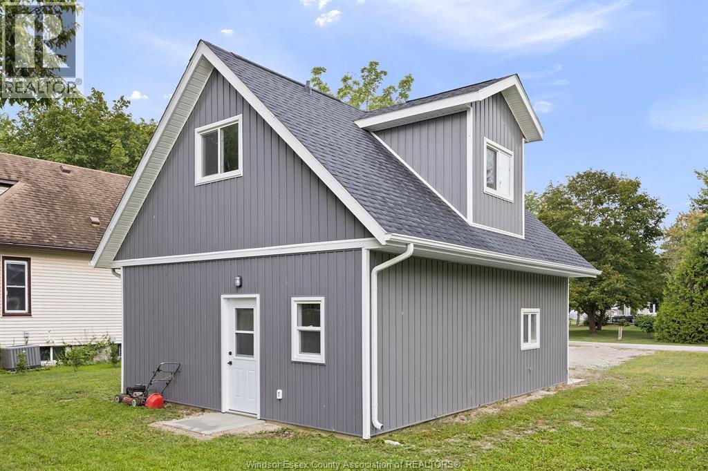 112 Windsor Avenue, Colchester, ON - Outdoor With Exterior