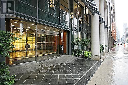 1804 - 1121 Bay Street, Toronto, ON - Outdoor