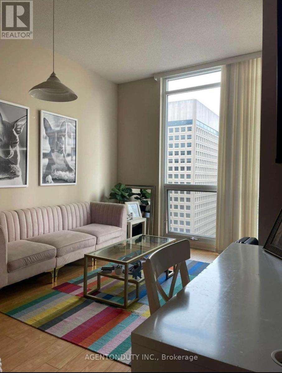 1804 - 1121 Bay Street, Toronto, ON - Indoor Photo Showing Living Room