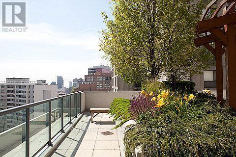 1804 - 1121 Bay Street, Toronto, ON - Outdoor With Balcony