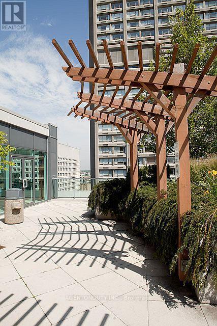 1804 - 1121 Bay Street, Toronto, ON - Outdoor