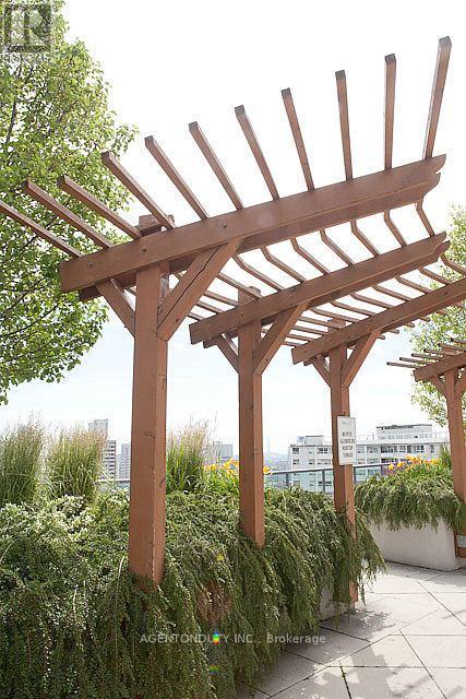 1804 - 1121 Bay Street, Toronto, ON - Outdoor