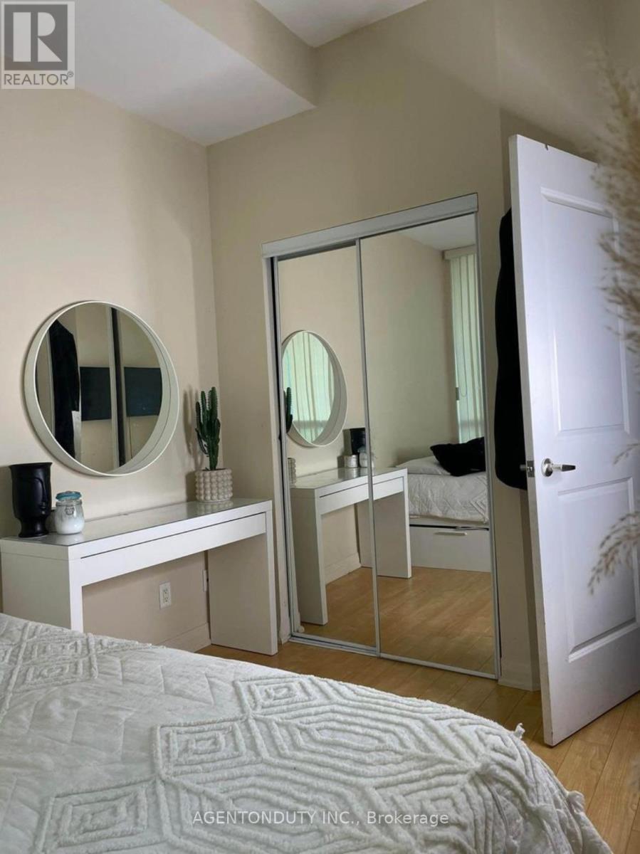 1804 - 1121 Bay Street, Toronto, ON - Indoor Photo Showing Bedroom