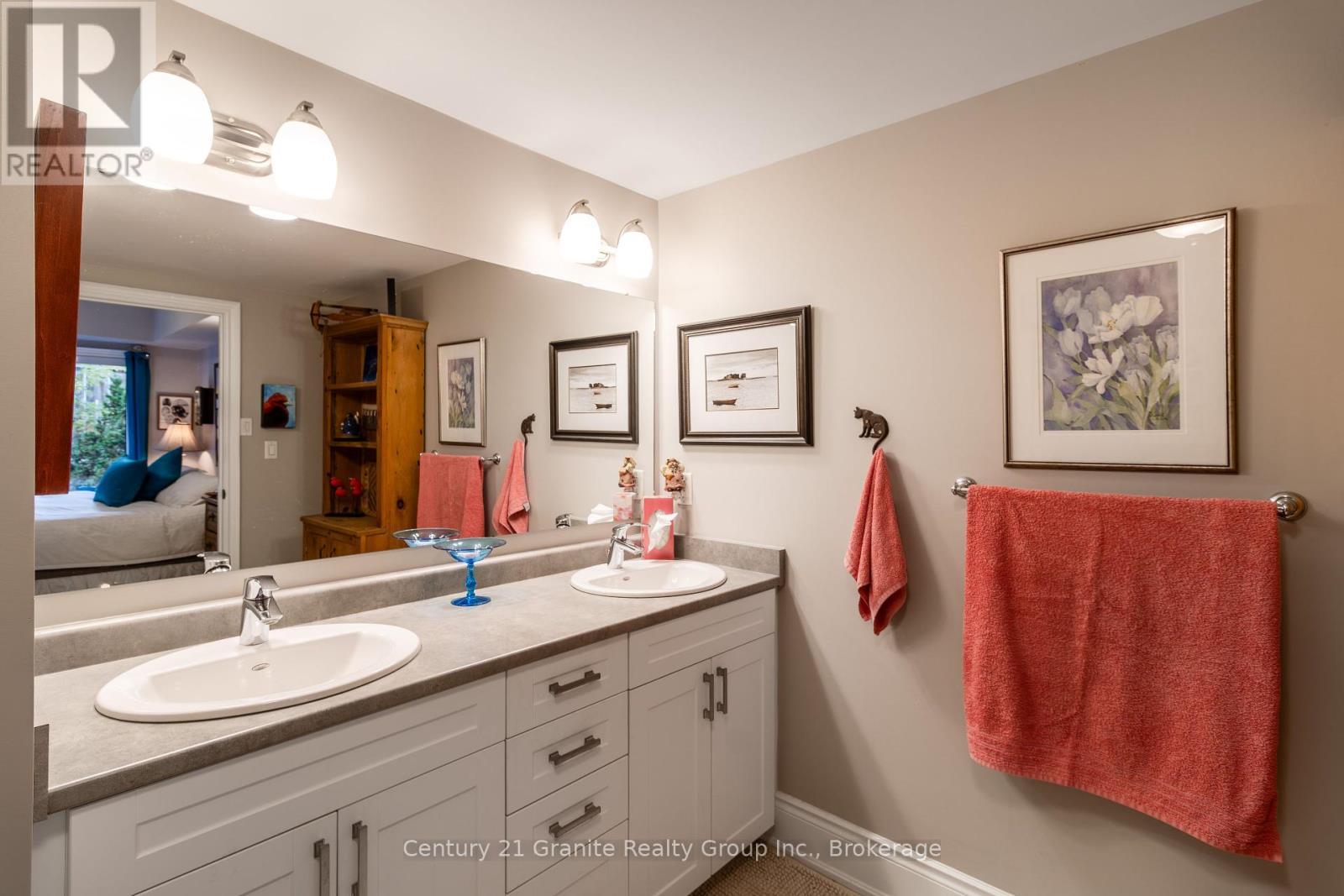 101 - 9 Newcastle Street, Minden Hills (Minden), ON - Indoor Photo Showing Bathroom