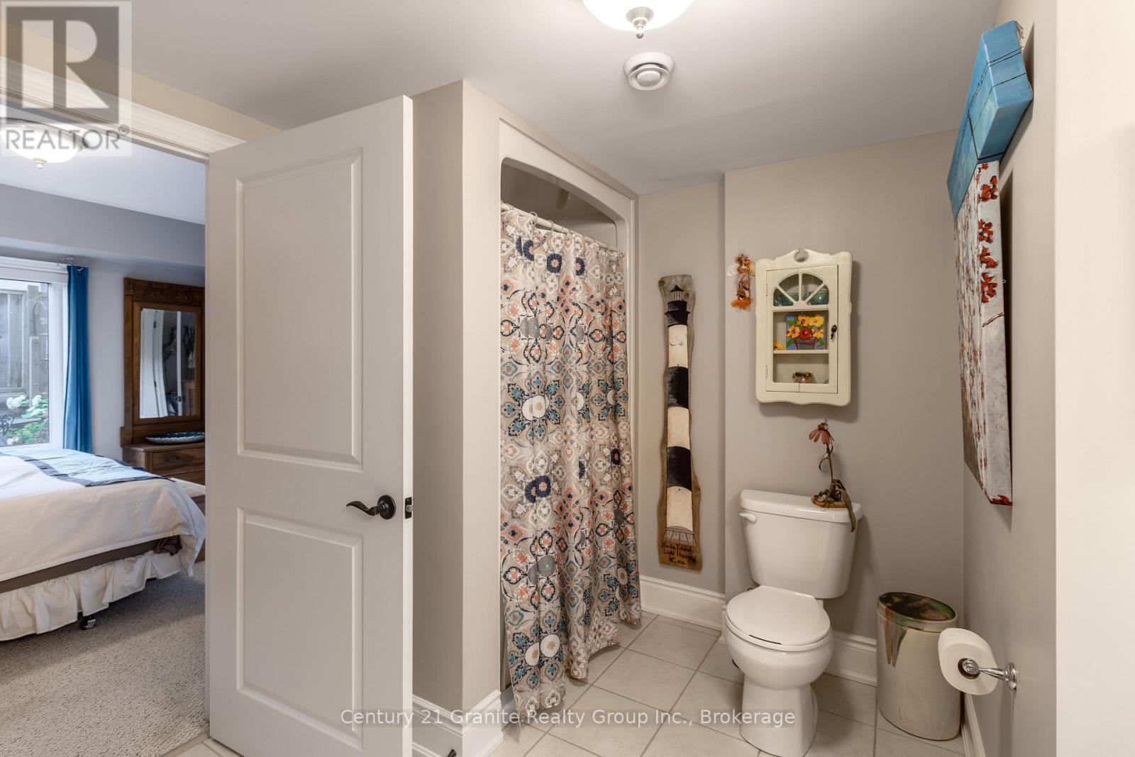 101 - 9 Newcastle Street, Minden Hills (Minden), ON - Indoor Photo Showing Bathroom