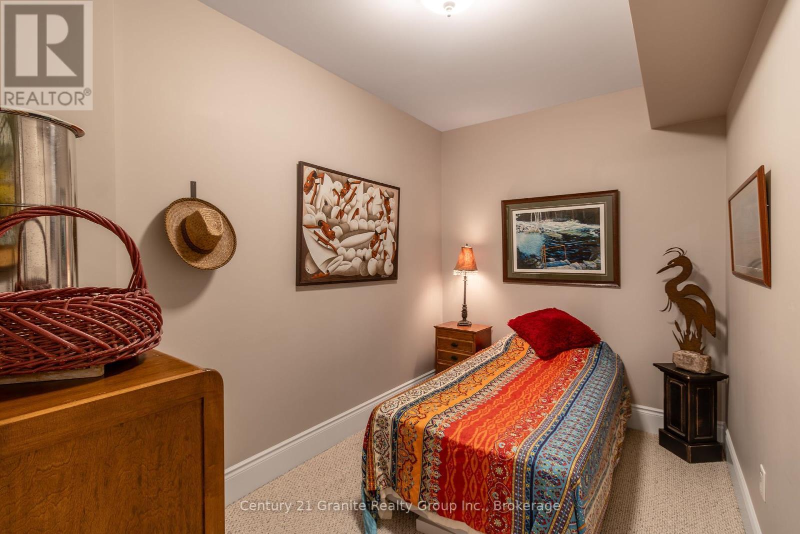 101 - 9 Newcastle Street, Minden Hills (Minden), ON - Indoor Photo Showing Bedroom