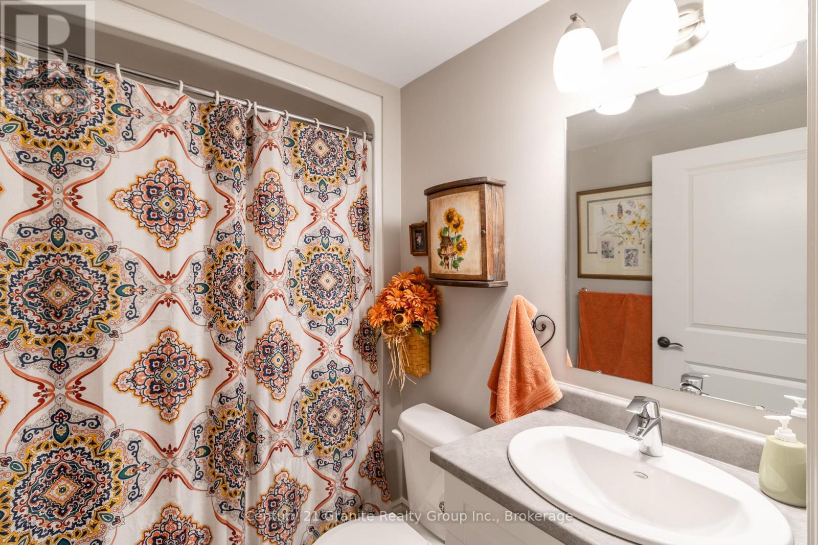 101 - 9 Newcastle Street, Minden Hills (Minden), ON - Indoor Photo Showing Bathroom