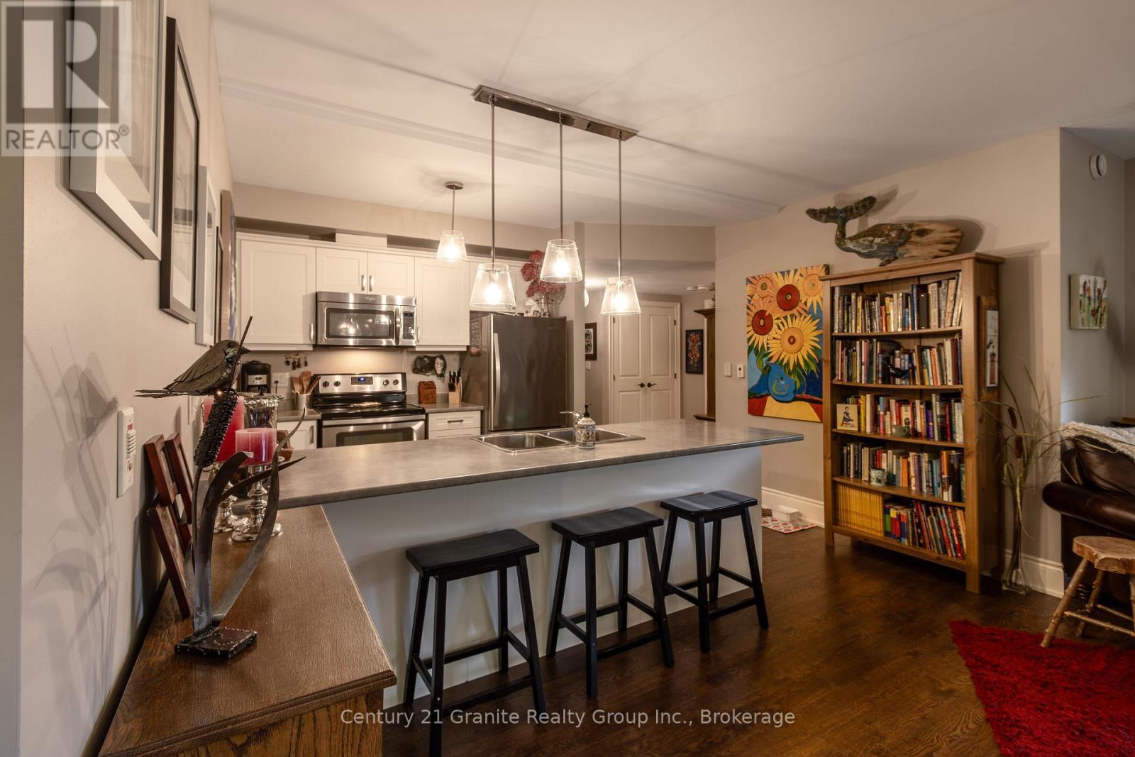 101 - 9 Newcastle Street, Minden Hills (Minden), ON - Indoor Photo Showing Kitchen