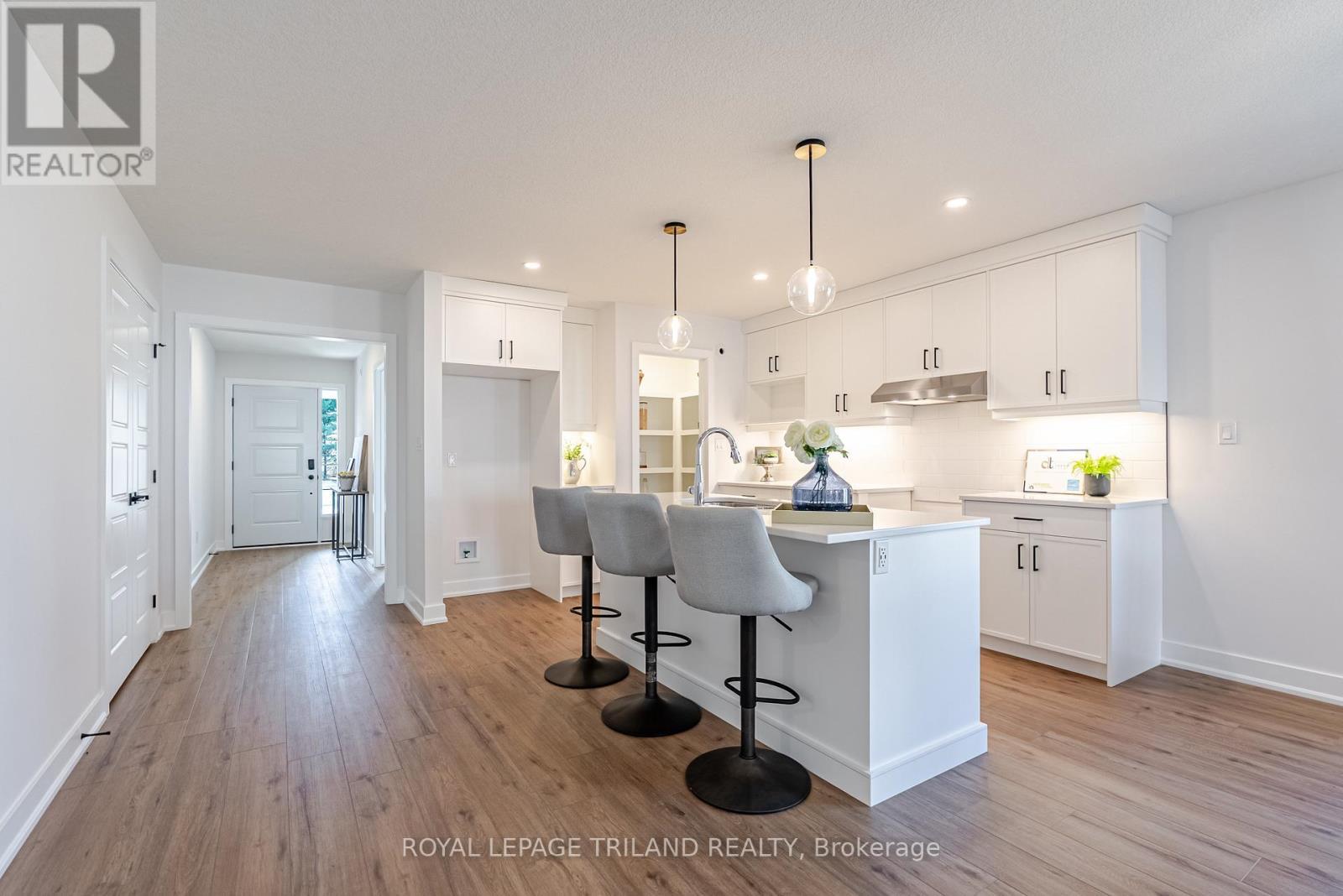 134 Styles Drive, St. Thomas, ON - Indoor Photo Showing Kitchen With Upgraded Kitchen