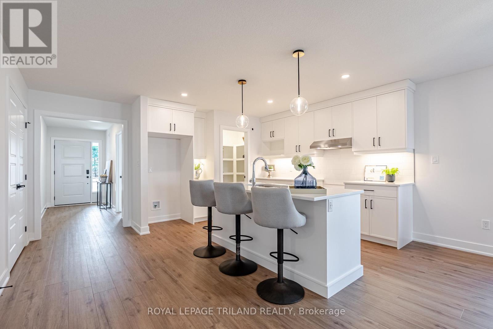 134 Styles Drive, St. Thomas, ON - Indoor Photo Showing Kitchen With Upgraded Kitchen