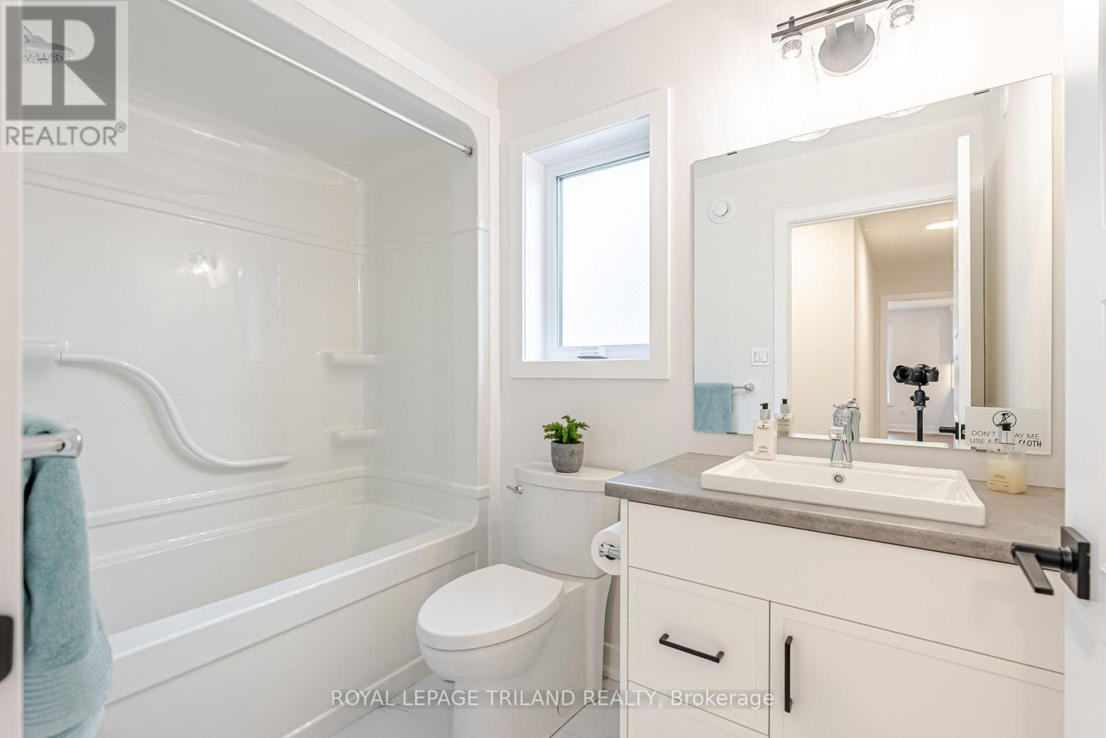 134 Styles Drive, St. Thomas, ON - Indoor Photo Showing Bathroom