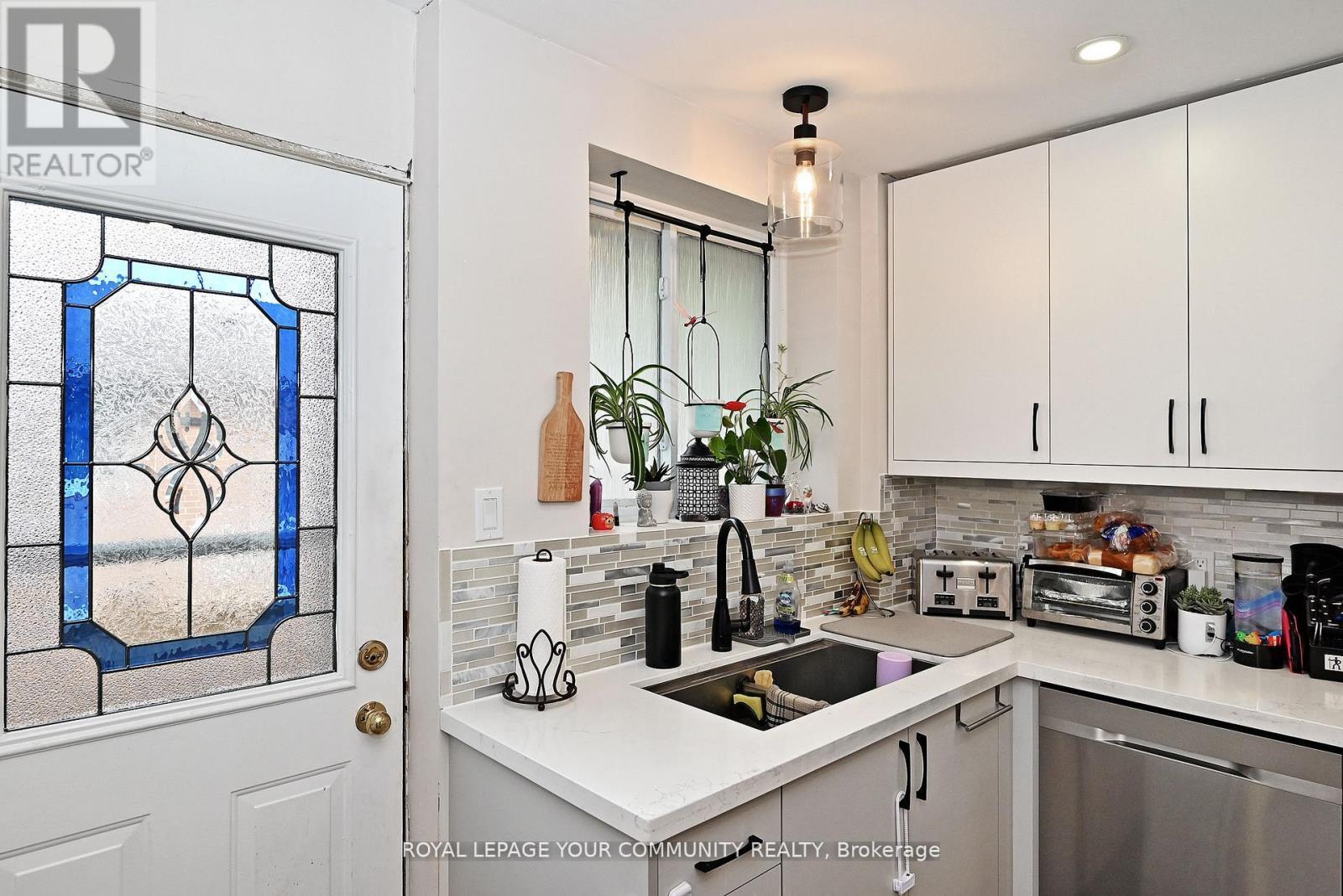 39 Penworth Road, Toronto, ON - Indoor Photo Showing Kitchen With Double Sink