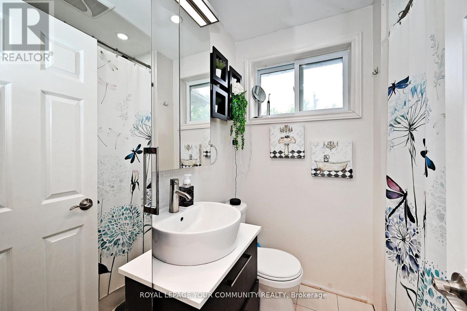 39 Penworth Road, Toronto, ON - Indoor Photo Showing Bathroom