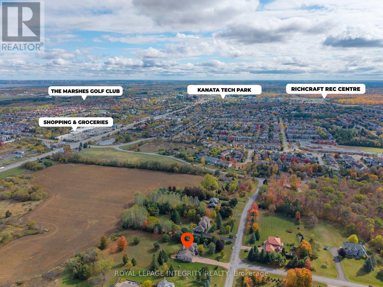 Close to amenties - 6 Marchbrook Circle, Ottawa, ON - Outdoor With View