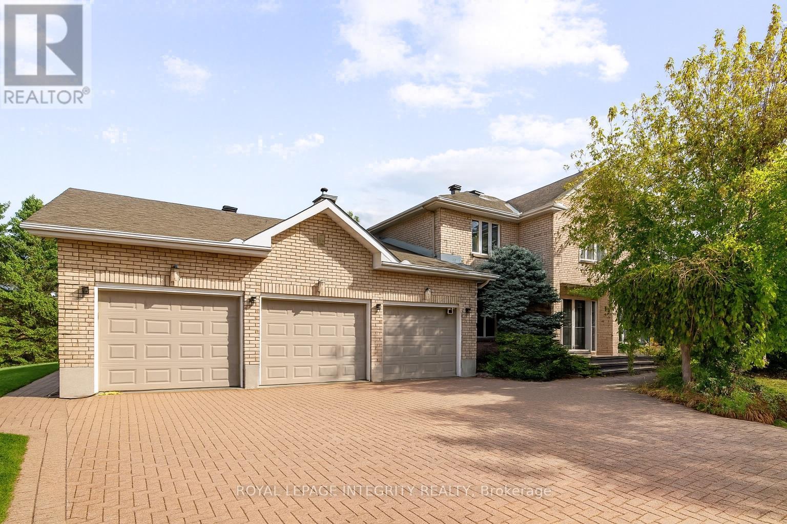 Nearly 7000sqft of interior living space - 6 Marchbrook Circle, Ottawa, ON - Outdoor