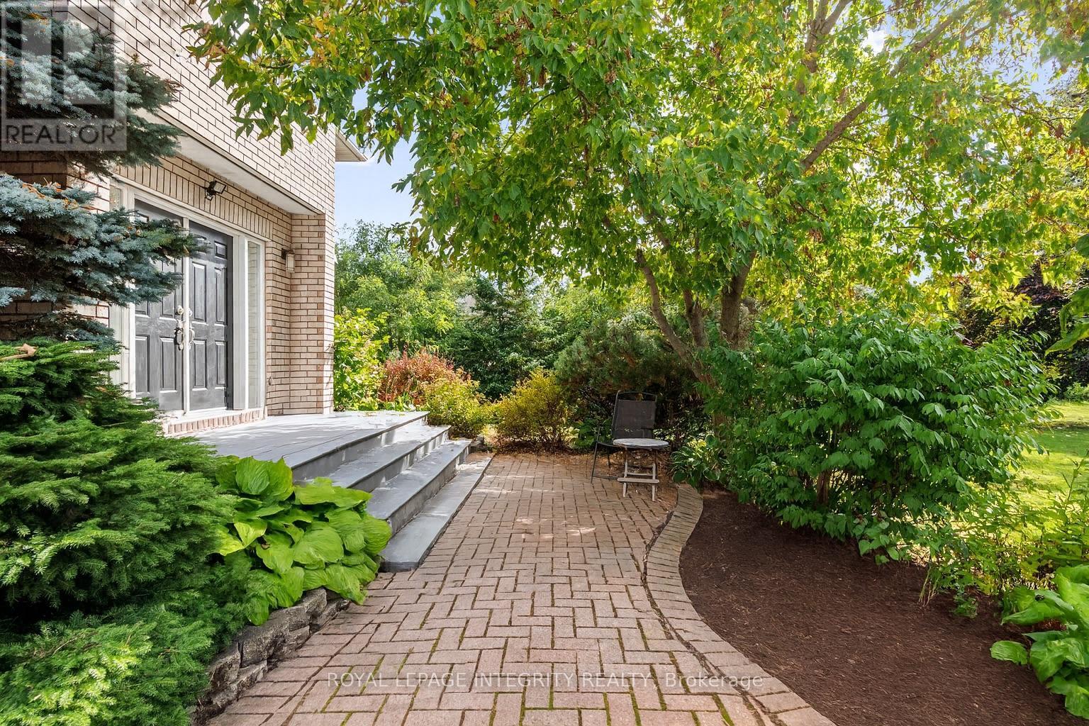 Front Entry - 6 Marchbrook Circle, Ottawa, ON - Outdoor