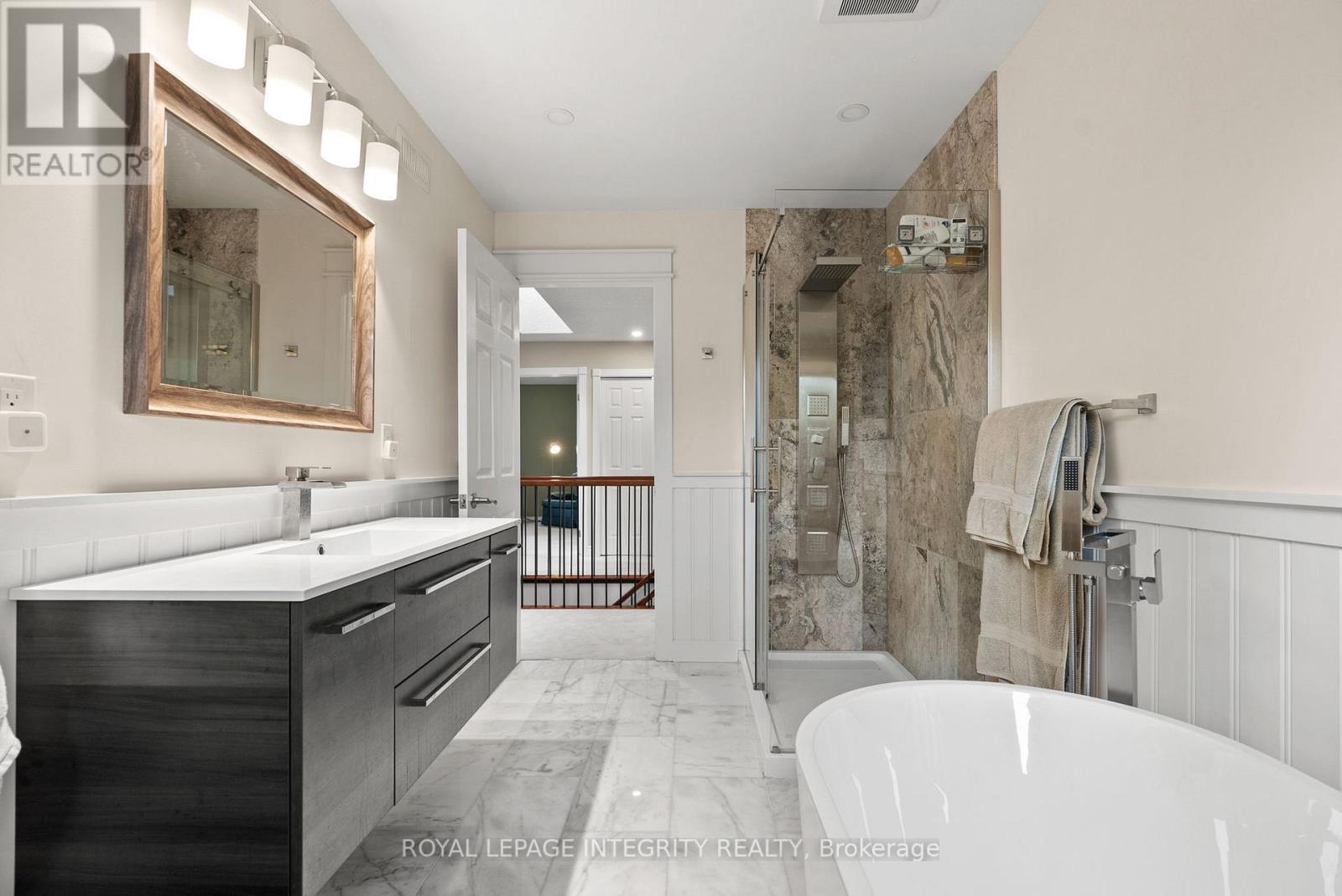 Main Bathroom - 6 Marchbrook Circle, Ottawa, ON - Indoor Photo Showing Bathroom