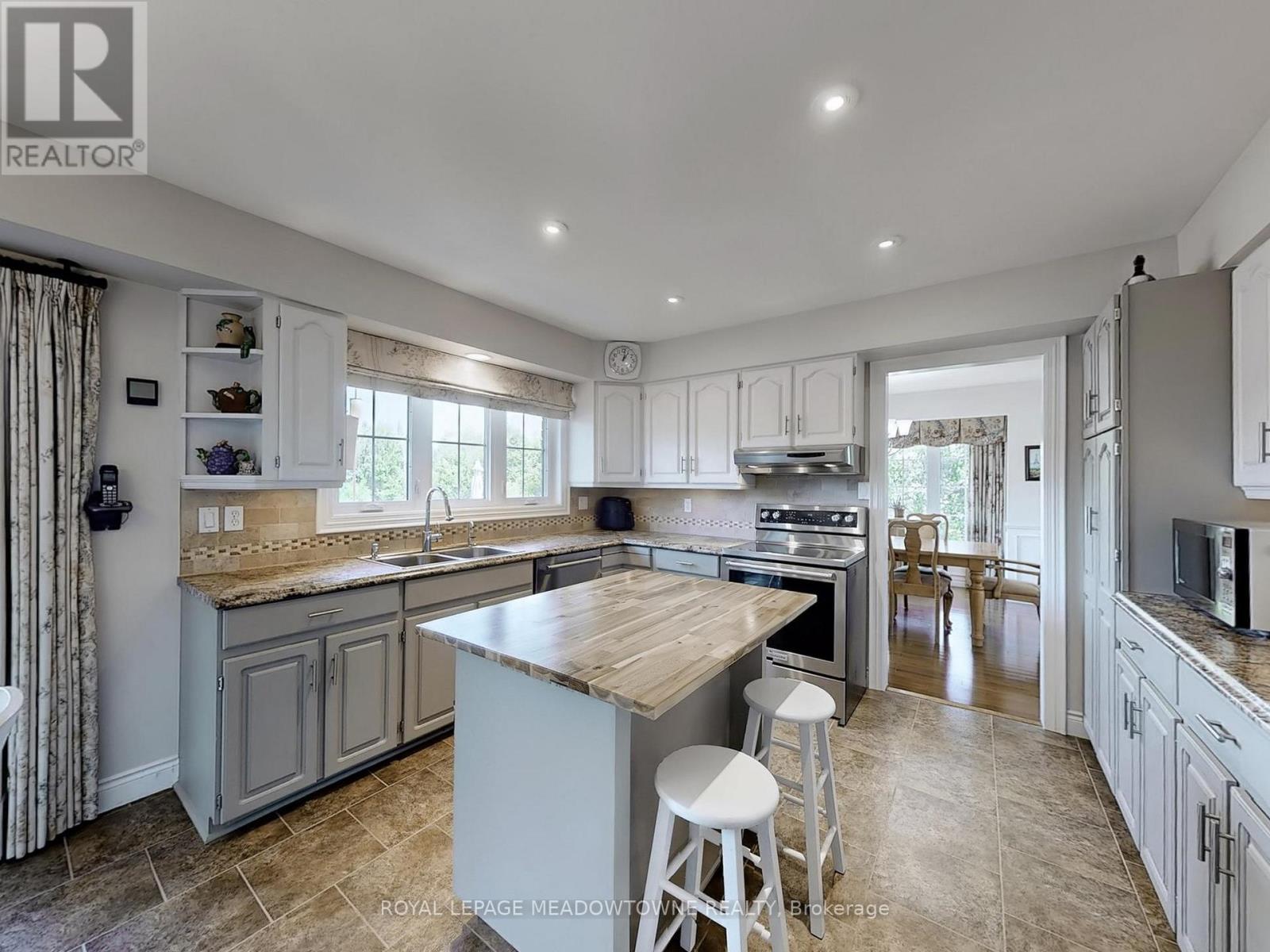 4905 First Line, Erin, ON - Indoor Photo Showing Kitchen With Upgraded Kitchen