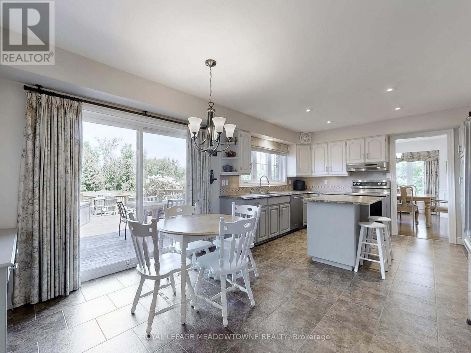 4905 First Line, Erin, ON - Indoor Photo Showing Kitchen With Double Sink