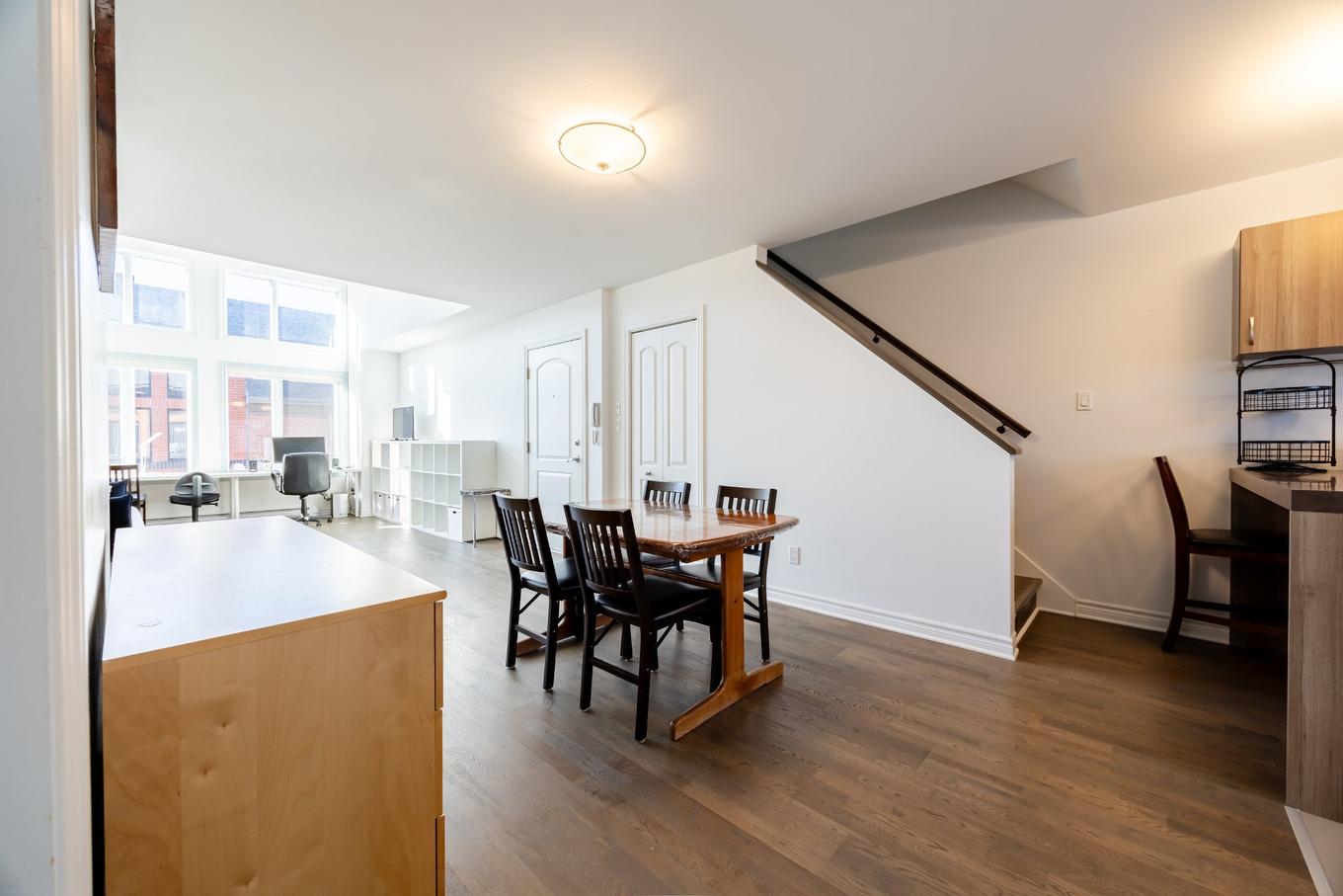 Salle à manger - 6-221 Boul. Bouchard, Dorval, QC - Indoor