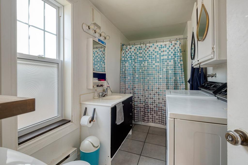 Salle de bains - 479 - 485 Rue Notre-Dame, Drummondville, QC - Indoor