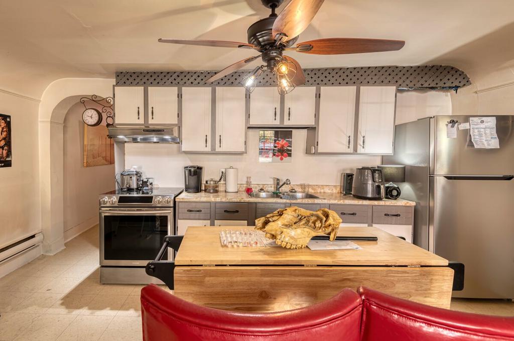 Cuisine - 479 - 485 Rue Notre-Dame, Drummondville, QC - Indoor Photo Showing Kitchen With Double Sink