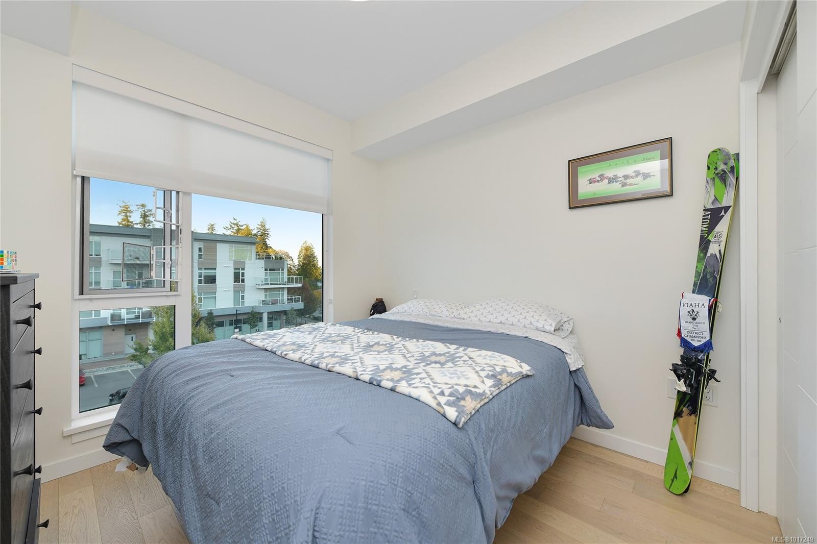302-5118 Cordova Bay Rd, Saanich, BC - Indoor Photo Showing Bedroom