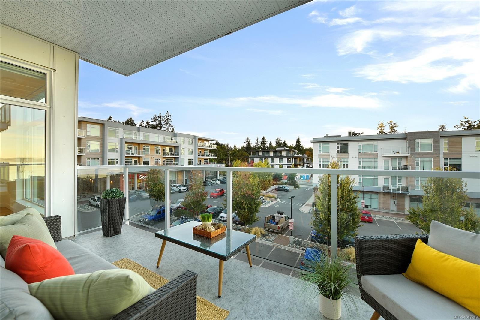 302-5118 Cordova Bay Rd, Saanich, BC - Outdoor With Exterior