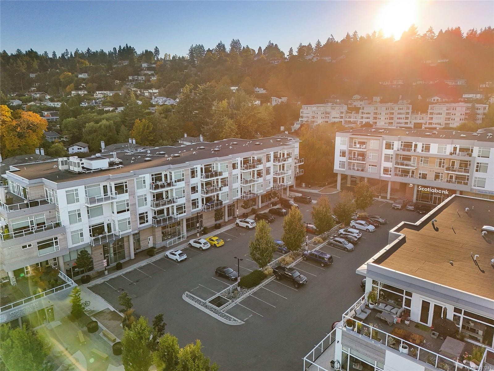 302-5118 Cordova Bay Rd, Saanich, BC - Outdoor With View