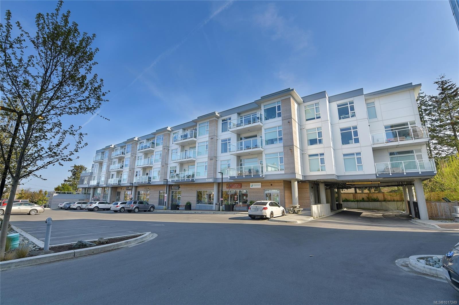 302-5118 Cordova Bay Rd, Saanich, BC - Outdoor With Facade