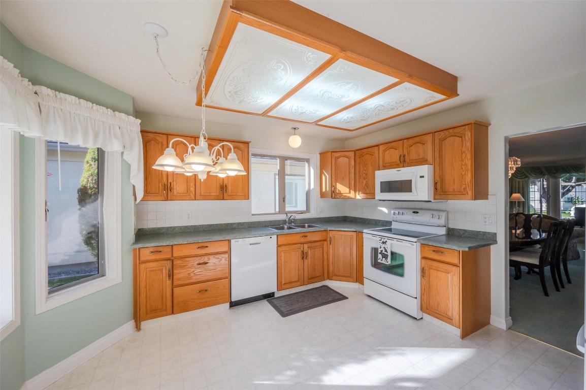 53-3333 South Main Street, Penticton, BC - Indoor Photo Showing Kitchen With Double Sink