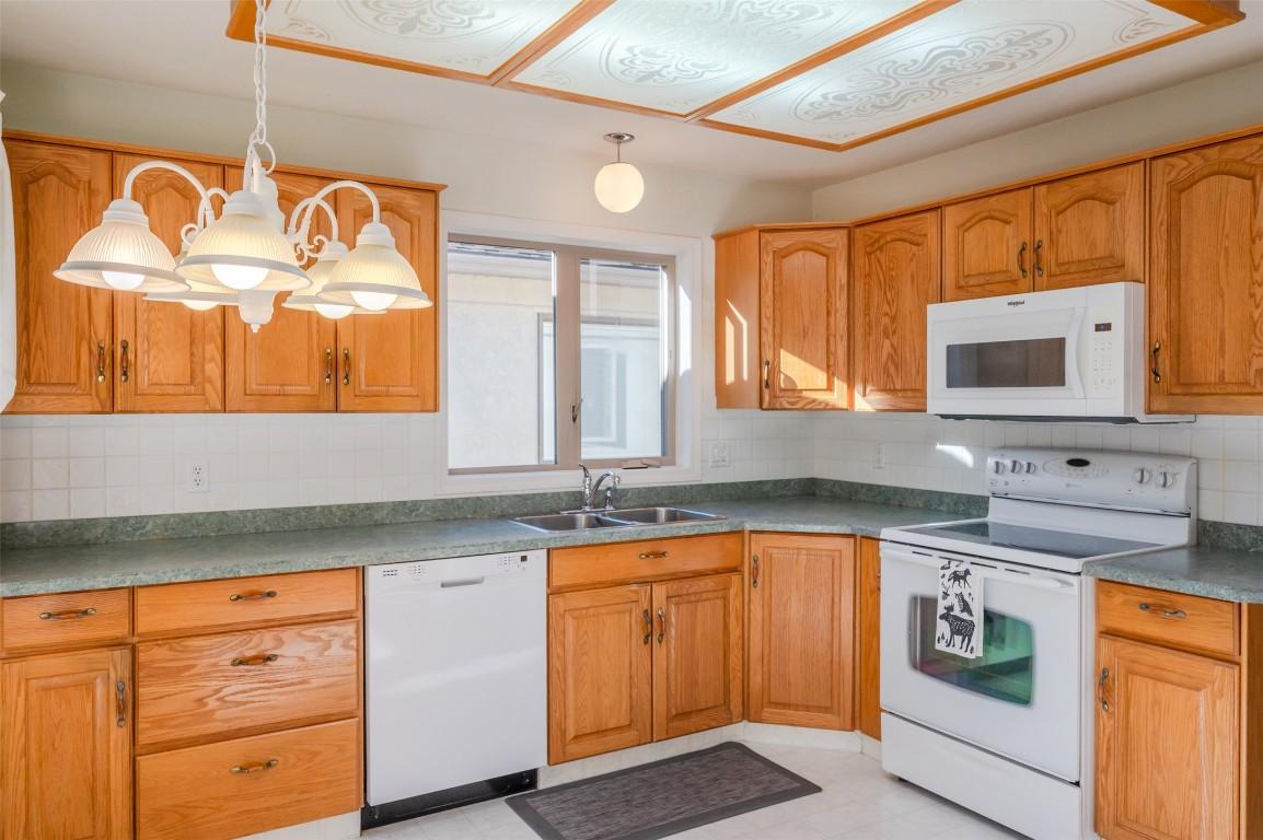 53-3333 South Main Street, Penticton, BC - Indoor Photo Showing Kitchen With Double Sink
