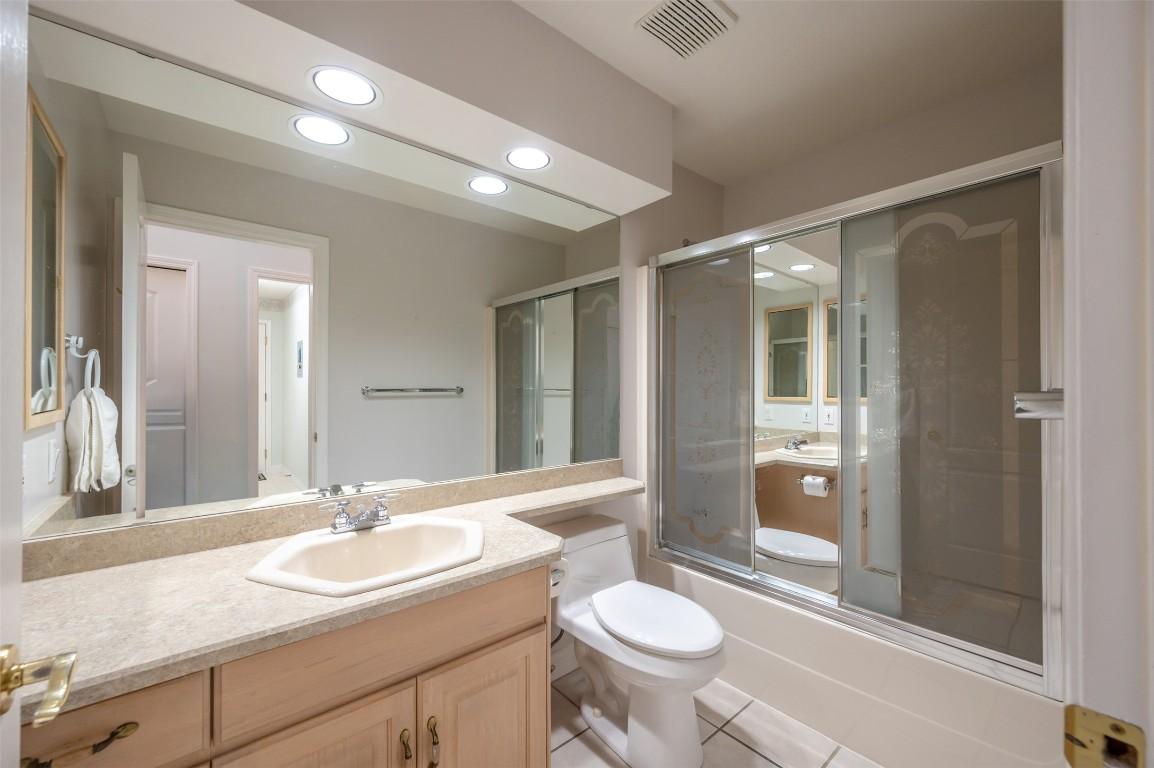 53-3333 South Main Street, Penticton, BC - Indoor Photo Showing Bathroom