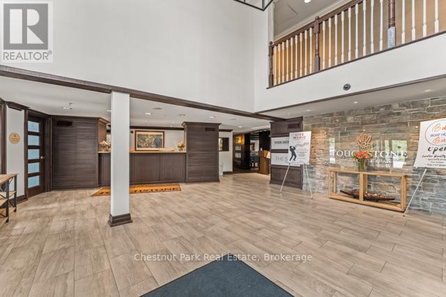 B#206 - 1869 Muskoka Road 118 Highway W, Muskoka Lakes (Monck (Muskoka Lakes)), ON - Indoor Photo Showing Other Room