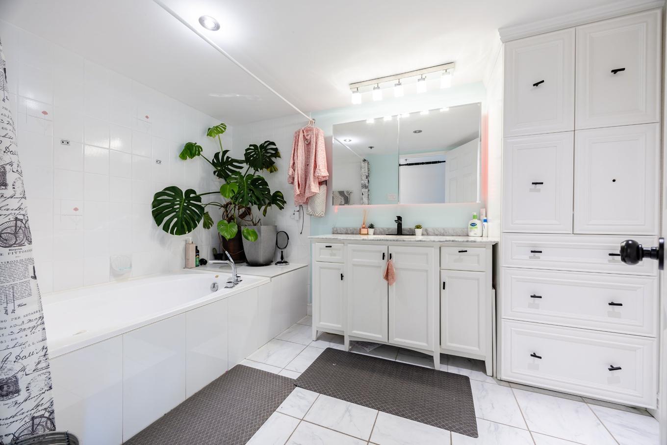 Bathroom - 102-500 Rue St-Francois, Brossard, QC - Indoor Photo Showing Bathroom