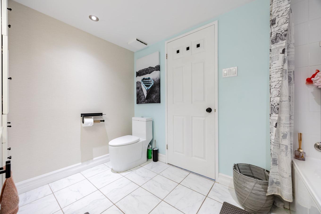 Bathroom - 102-500 Rue St-Francois, Brossard, QC - Indoor Photo Showing Bathroom