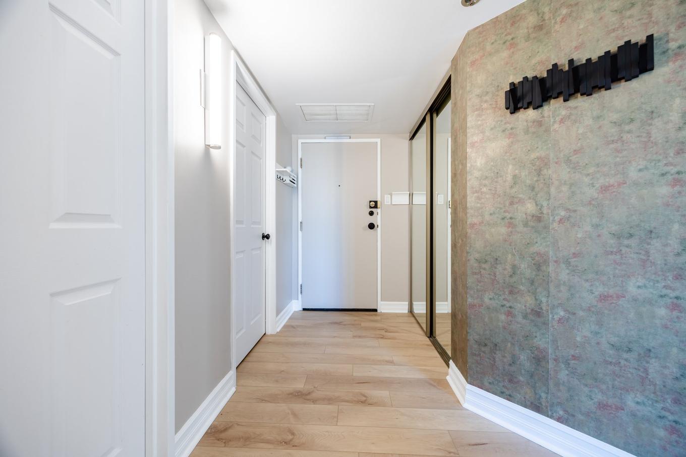 Hall - 102-500 Rue St-Francois, Brossard, QC - Indoor Photo Showing Other Room