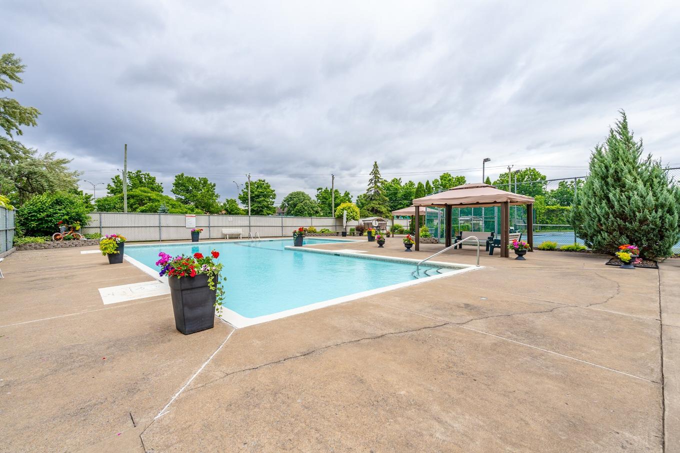 Pool - 102-500 Rue St-Francois, Brossard, QC - Outdoor With In Ground Pool
