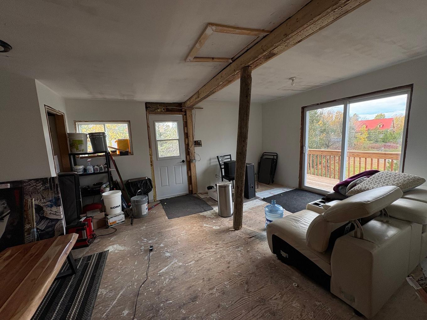 Salon - 6328 Rg Bisson, Rouyn-Noranda, QC - Indoor