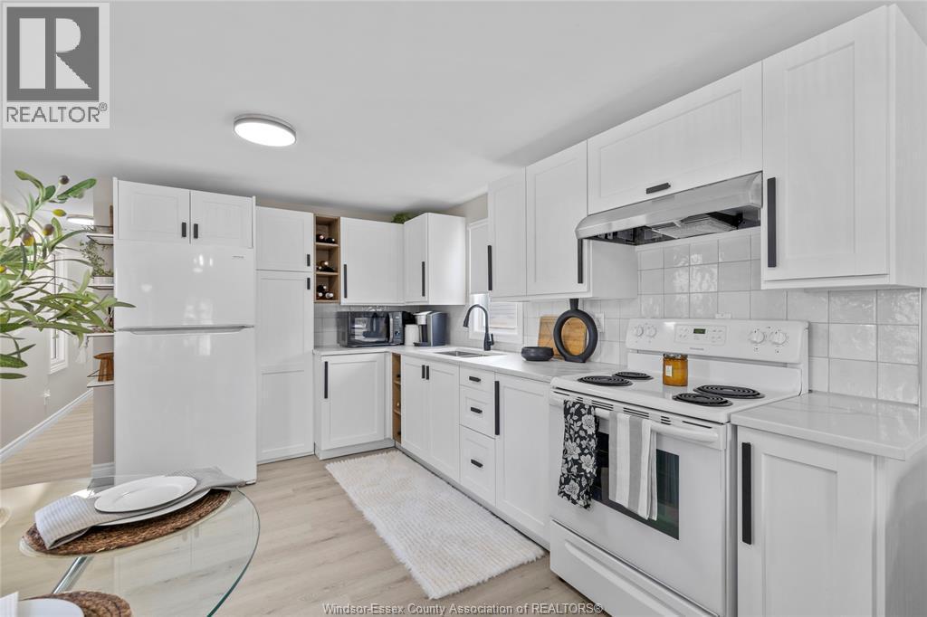 3 Lilac Court, Mcgregor, ON - Indoor Photo Showing Kitchen