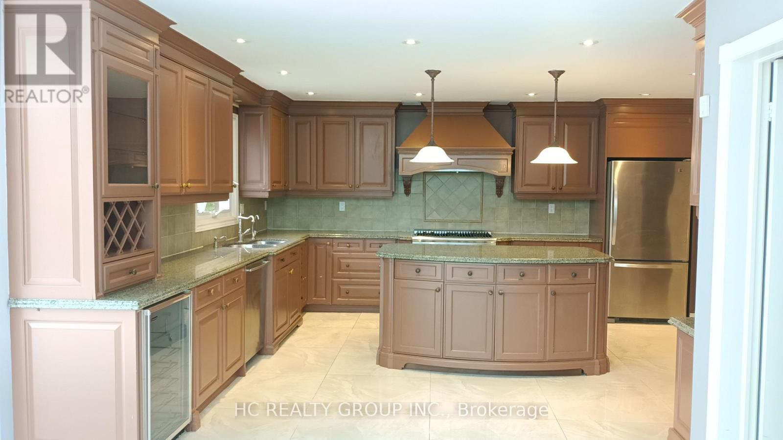 52 Chiltern Hill, Richmond Hill, ON - Indoor Photo Showing Kitchen