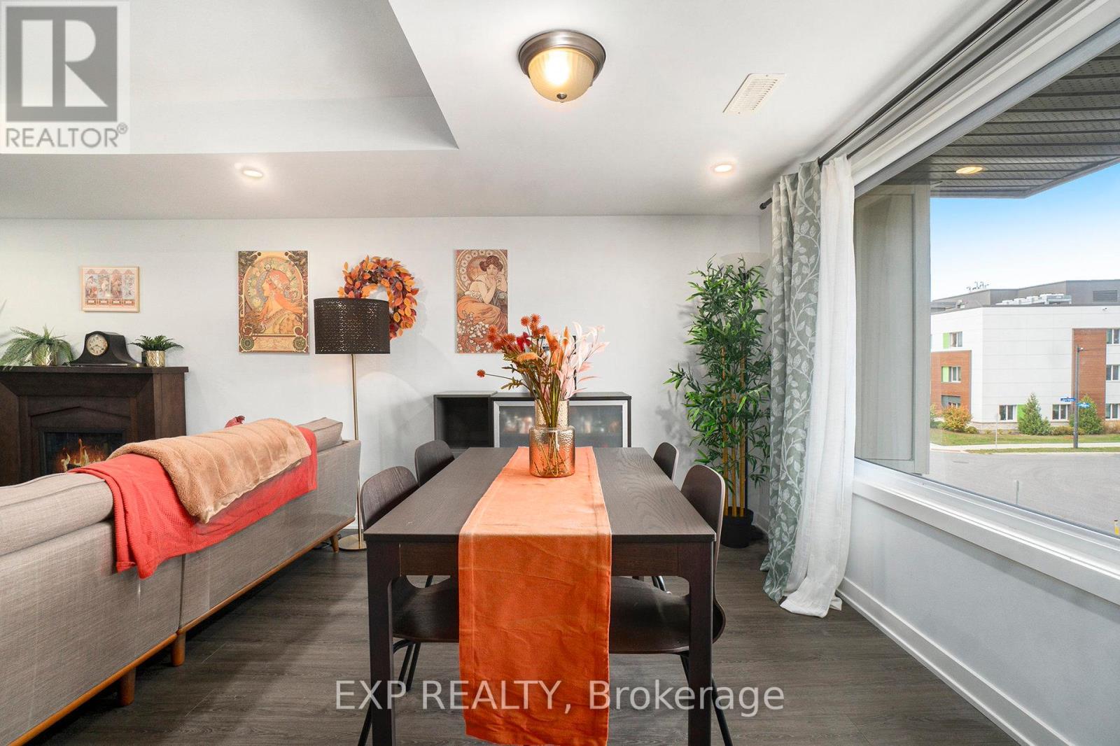 770 Mikinak Road, Ottawa, ON - Indoor